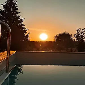 https://cadolain.hotels-rhonealpes.com